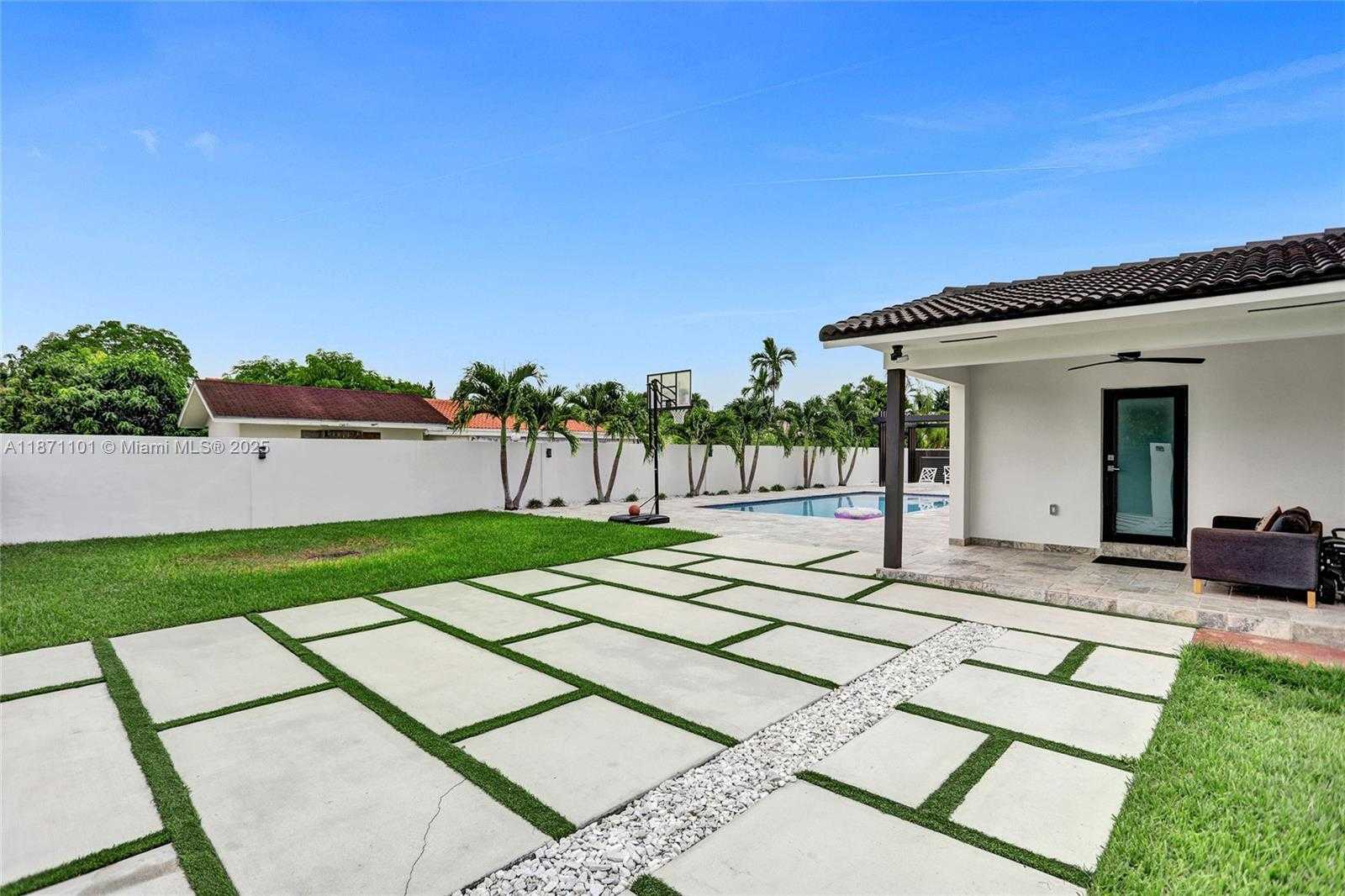 Small Image of 6201 SOUTH WEST 107TH AVE, Miami Number 34