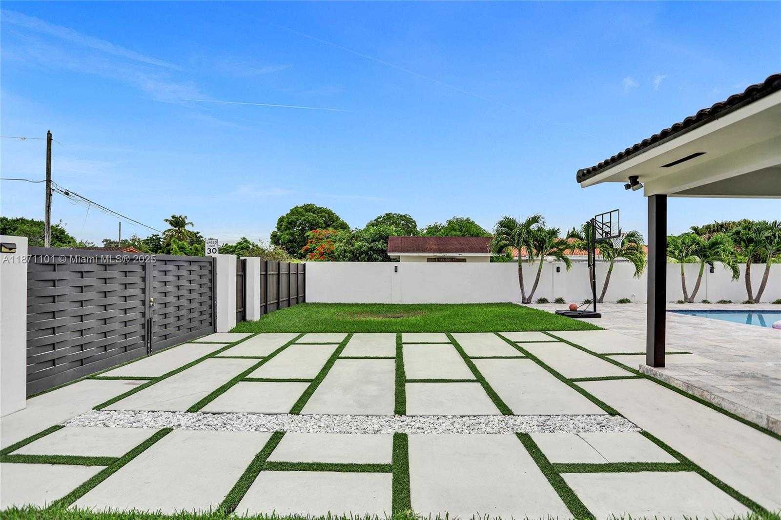 Small Image of 6201 SOUTH WEST 107TH AVE, Miami Number 36