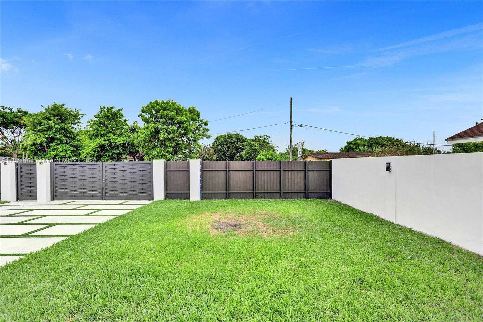 Small Image of 6201 SOUTH WEST 107TH AVE, Miami Number 37