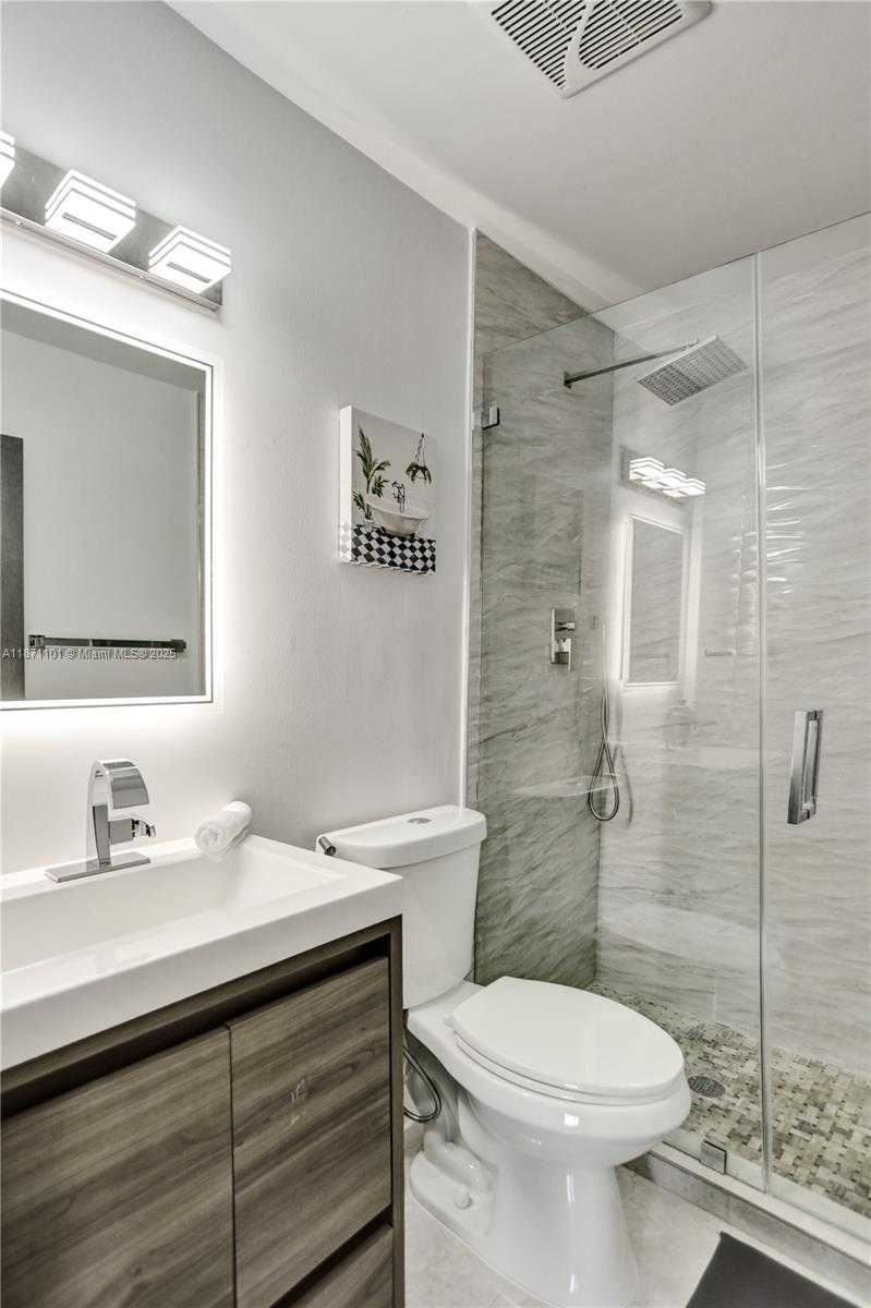 Small Image of 6201 SOUTH WEST 107TH AVE, Miami Number 65