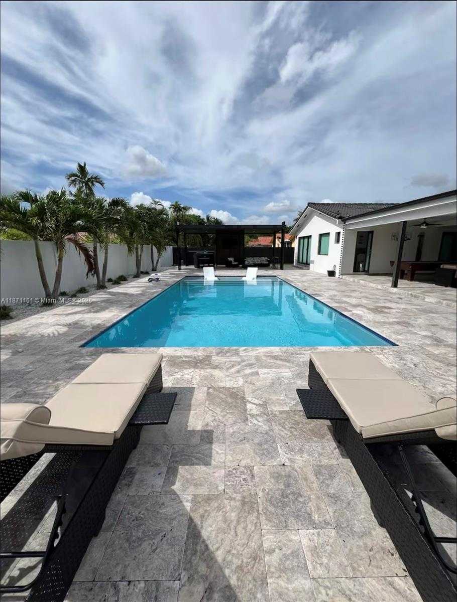 Small Image of 6201 SOUTH WEST 107TH AVE, Miami Number 9