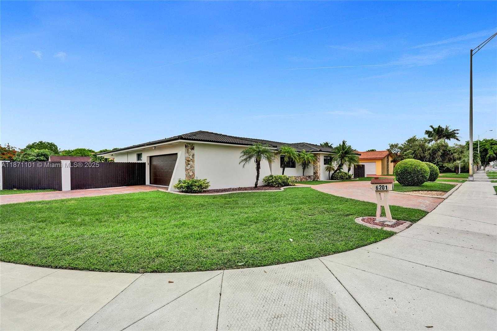 Small Image of 6201 SOUTH WEST 107TH AVE, Miami Number 90