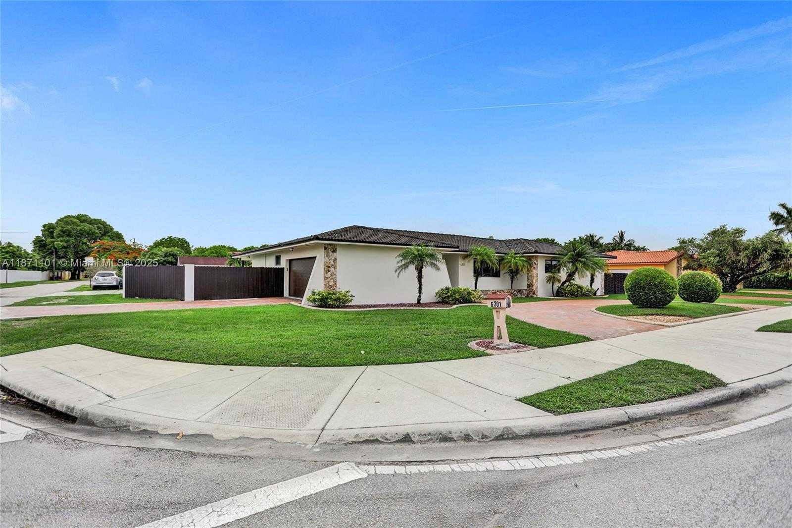 Small Image of 6201 SOUTH WEST 107TH AVE, Miami Number 91