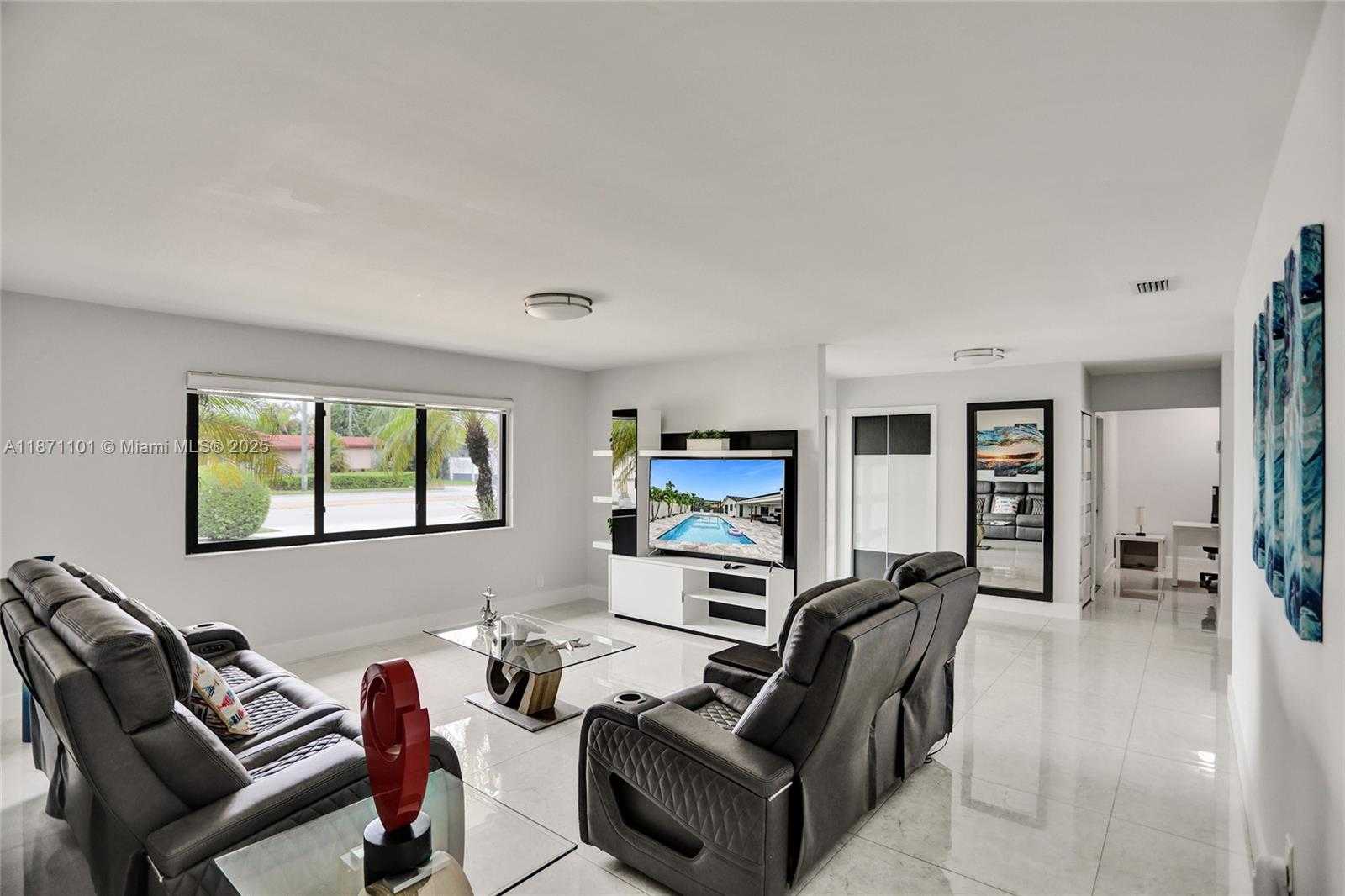 Small Image of 6201 SOUTH WEST 107TH AVE, Miami Number 97
