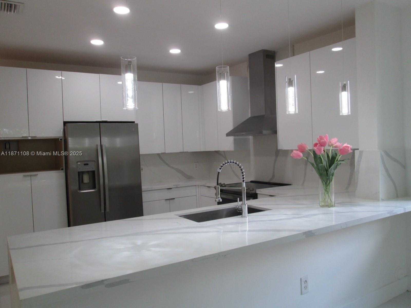 Small Image of 6672 NORTH WEST 107TH CT, Doral Number 4