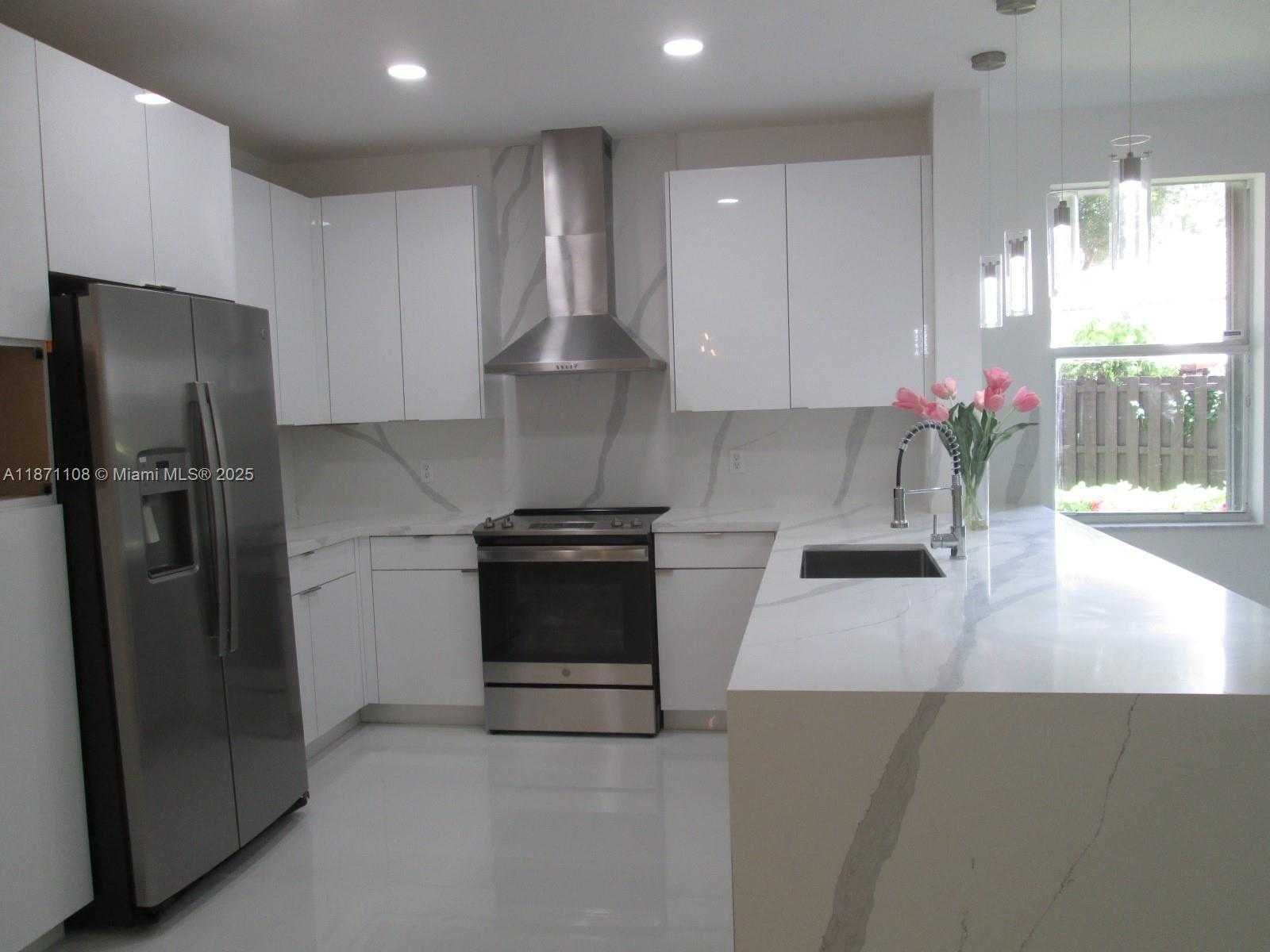 Small Image of 6672 NORTH WEST 107TH CT, Doral Number 5
