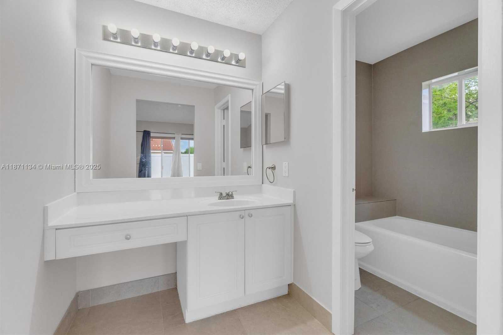 Small Image of 1592 SALERNO CIR, Weston Number 17