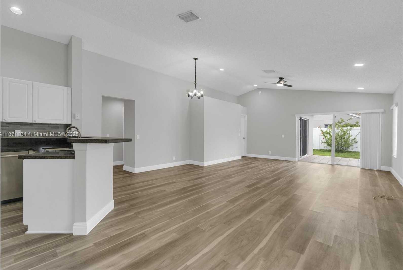 Small Image of 1592 SALERNO CIR, Weston Number 30