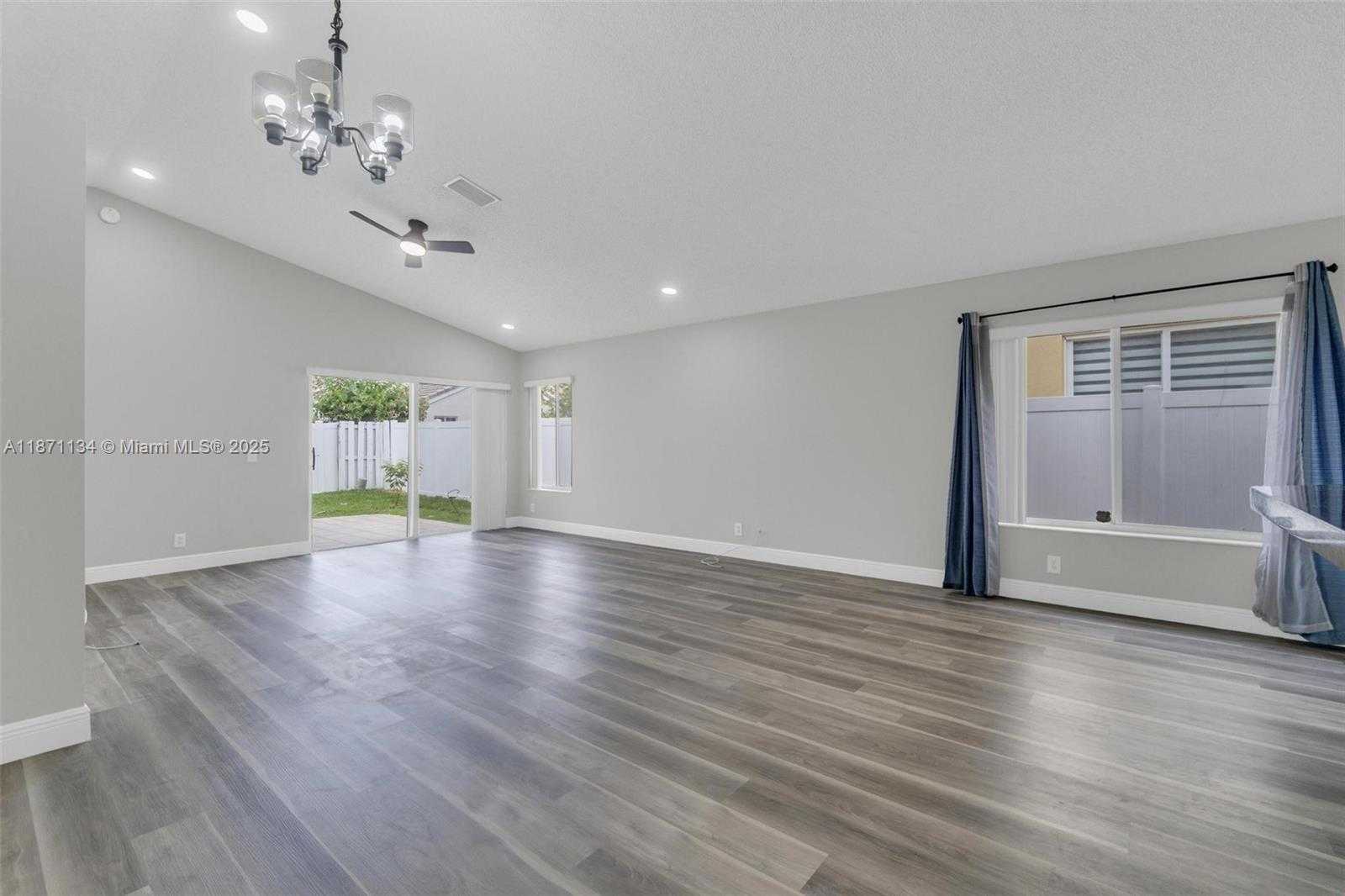Small Image of 1592 SALERNO CIR, Weston Number 33