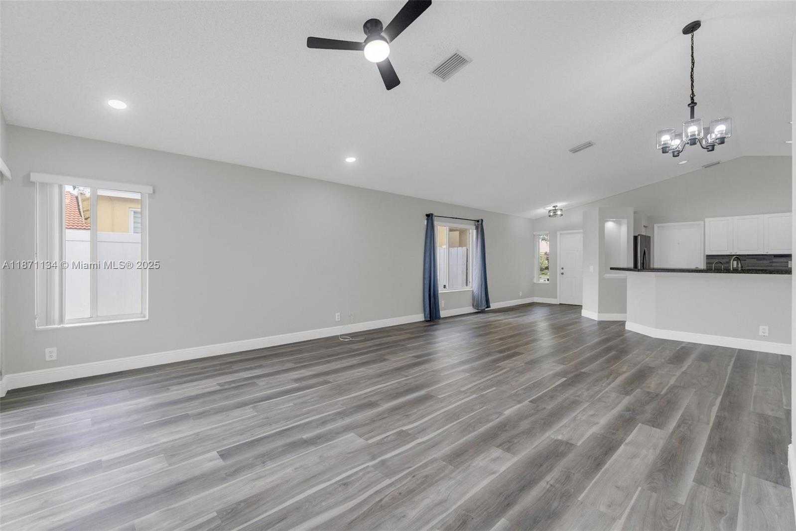 Small Image of 1592 SALERNO CIR, Weston Number 34