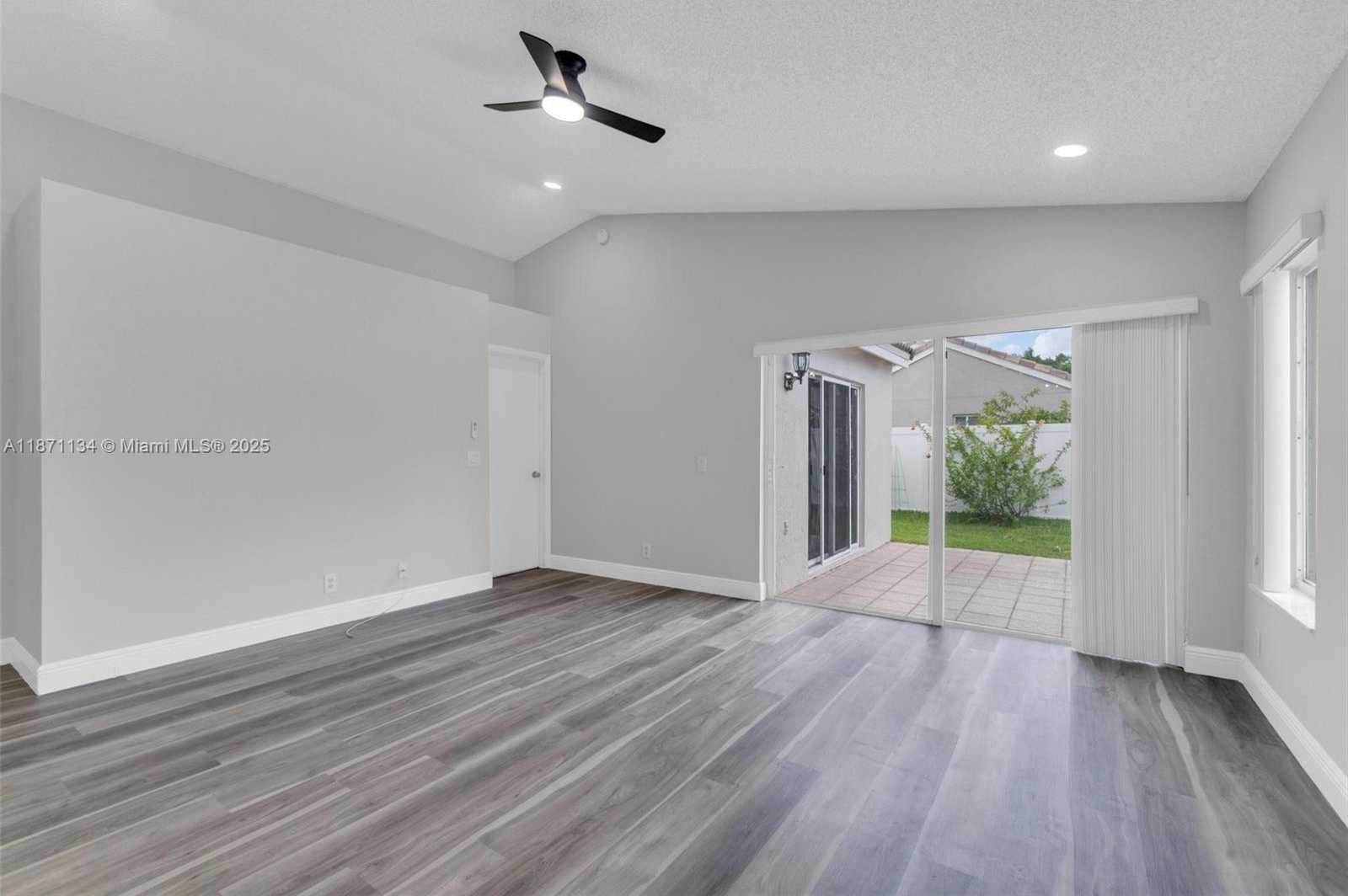 Small Image of 1592 SALERNO CIR, Weston Number 35