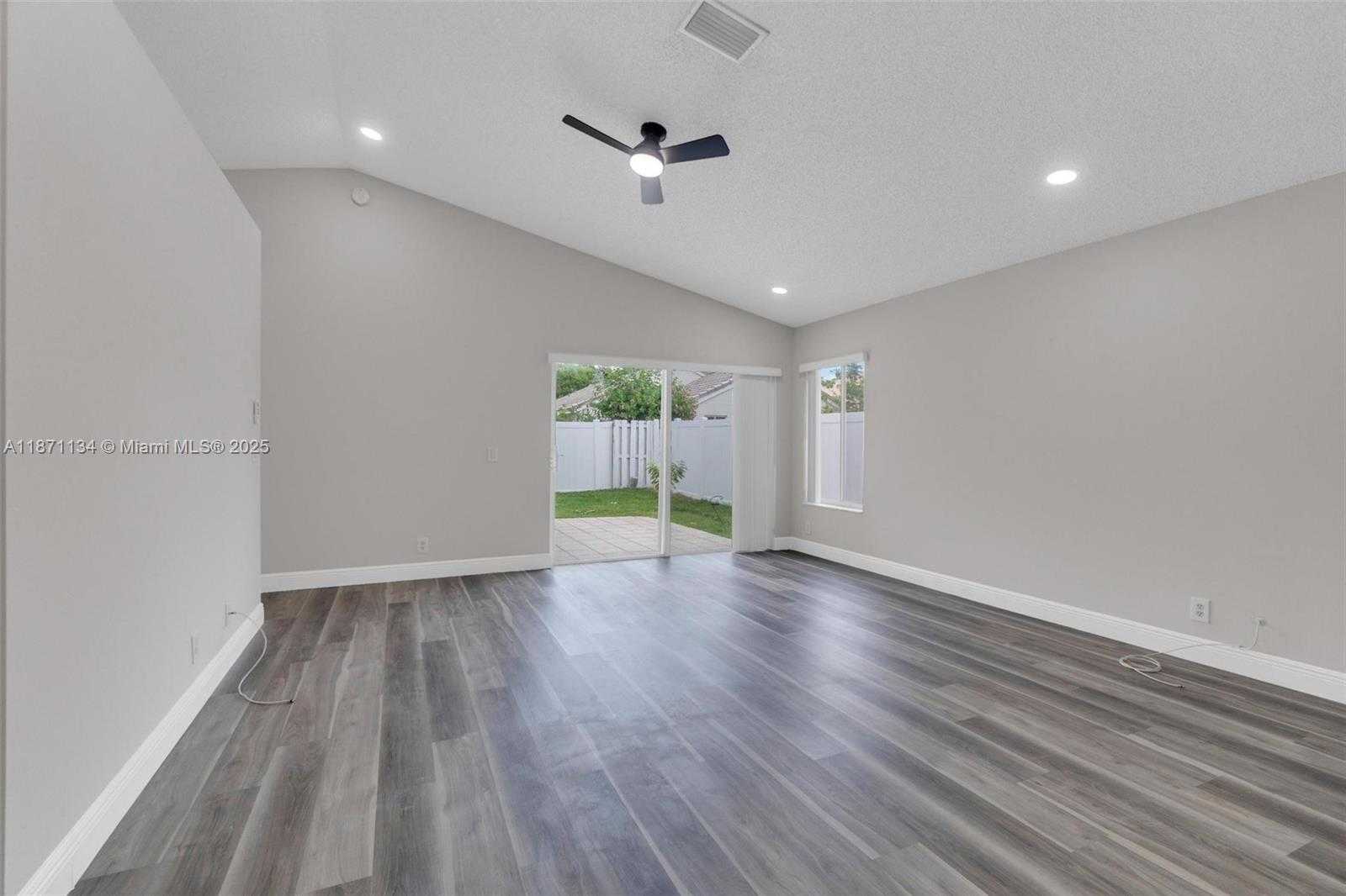 Small Image of 1592 SALERNO CIR, Weston Number 36