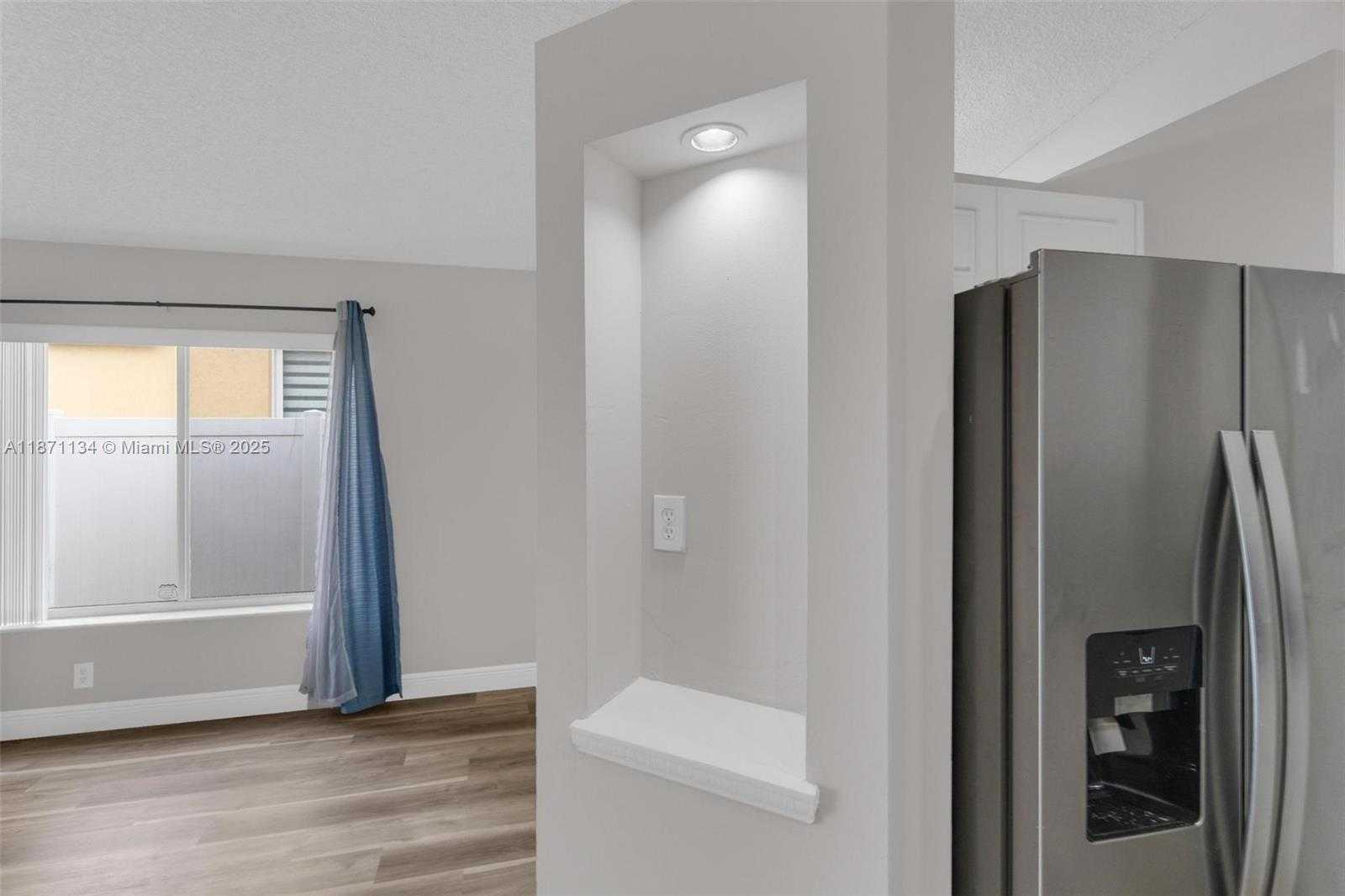 Small Image of 1592 SALERNO CIR, Weston Number 37