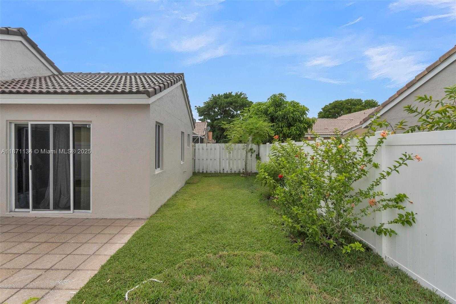 Small Image of 1592 SALERNO CIR, Weston Number 43