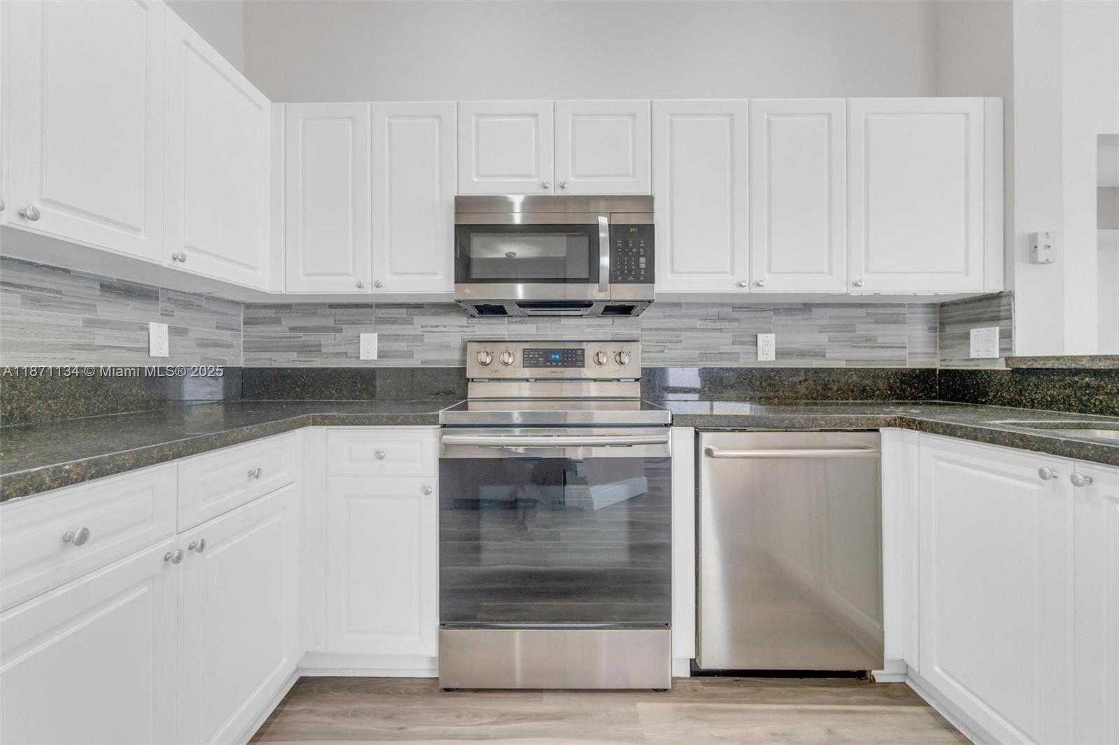Small Image of 1592 SALERNO CIR, Weston Number 9