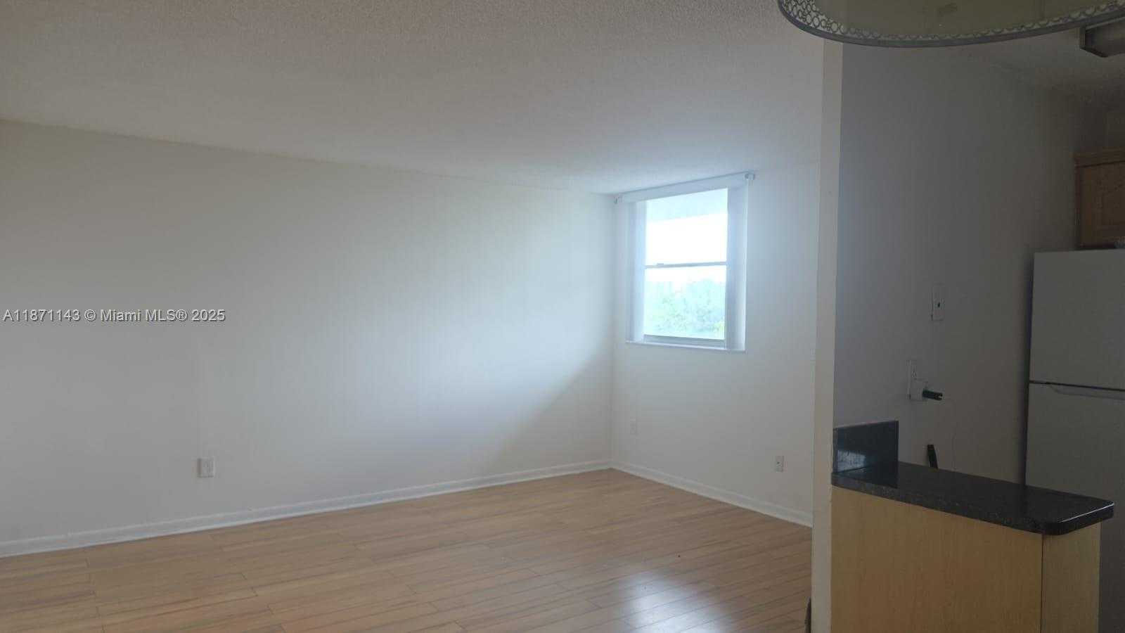 Small Image of 1801 SOUTH TREASURE DR #405, North Bay Village Number 3