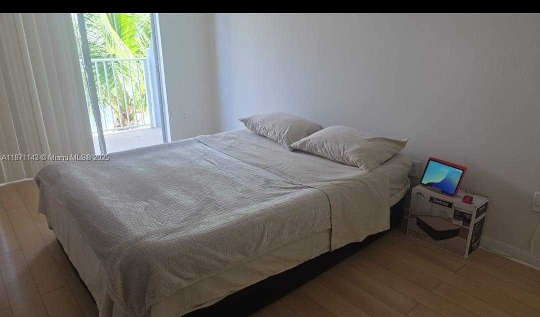 Small Image of 1801 SOUTH TREASURE DR #405, North Bay Village Number 5