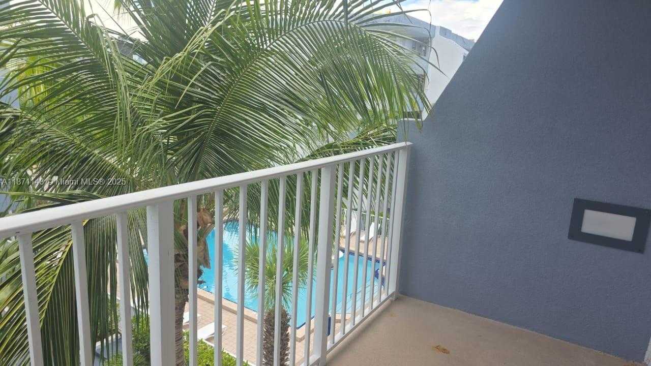 Small Image of 1801 SOUTH TREASURE DR #405, North Bay Village Number 9
