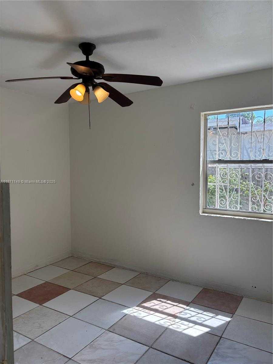 Small Image of 1685 NORTH WEST 133RD ST, North Miami Number 4