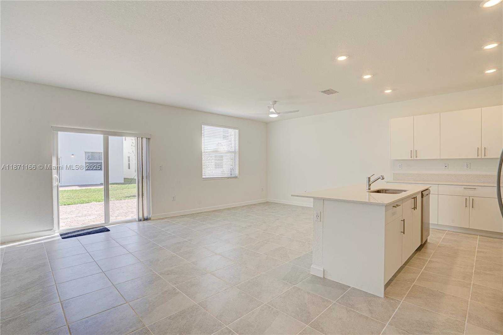 Small Image of 2671 SOUTH EAST 24TH DR, Homestead Number 3