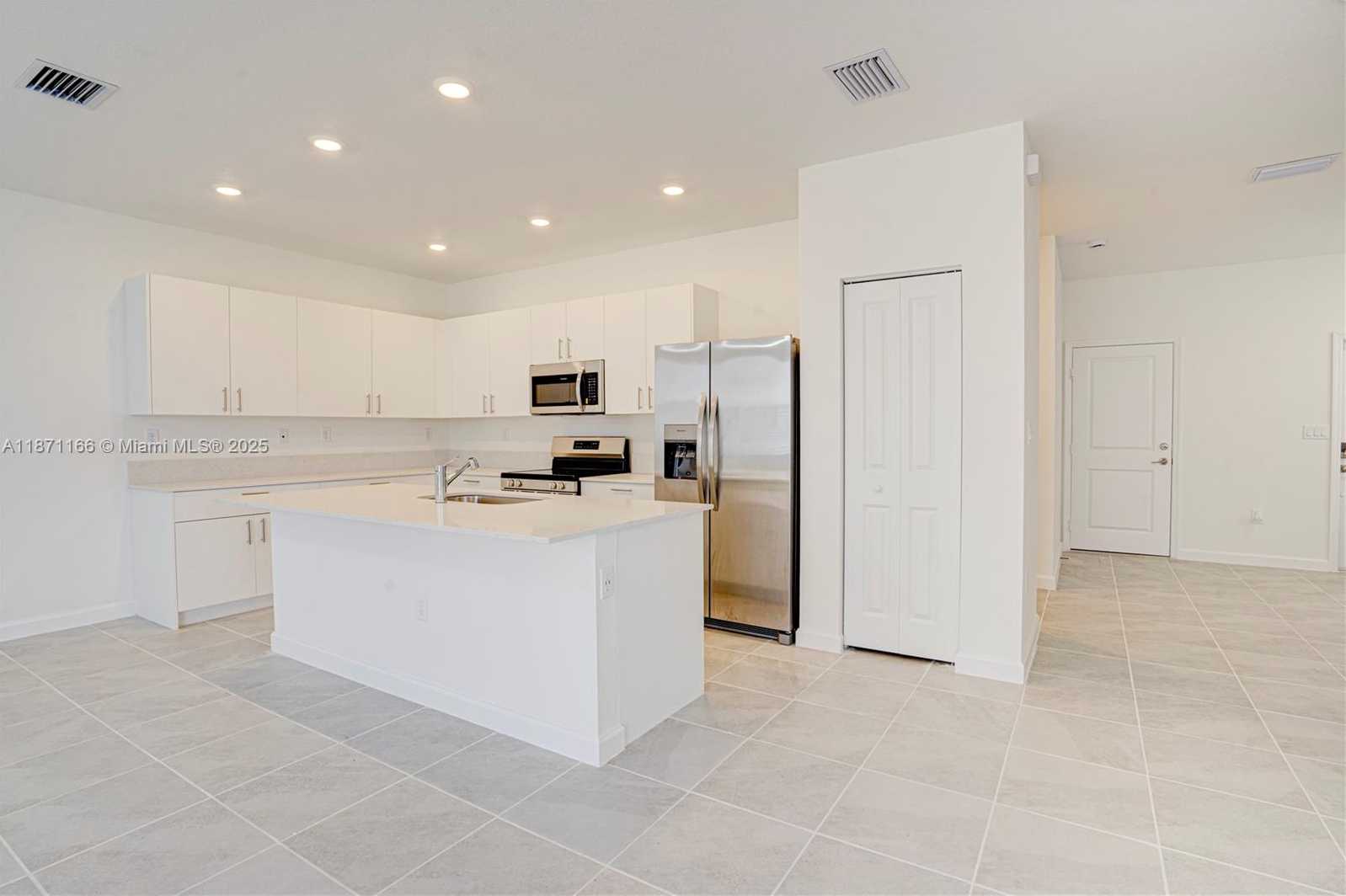 Small Image of 2671 SOUTH EAST 24TH DR, Homestead Number 4