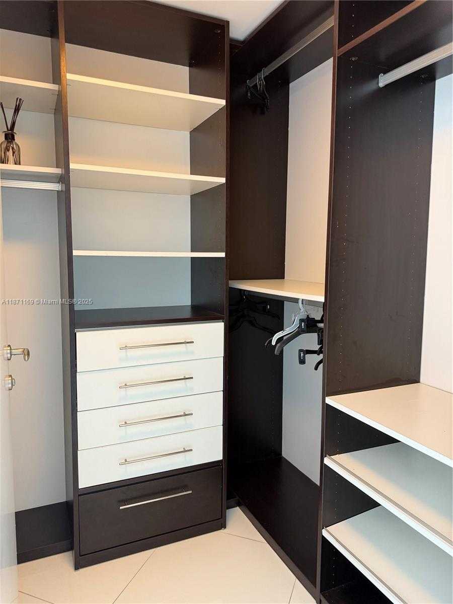 Small Image of 200 BISCAYNE BOULEVARD WAY #3109, Miami Number 15