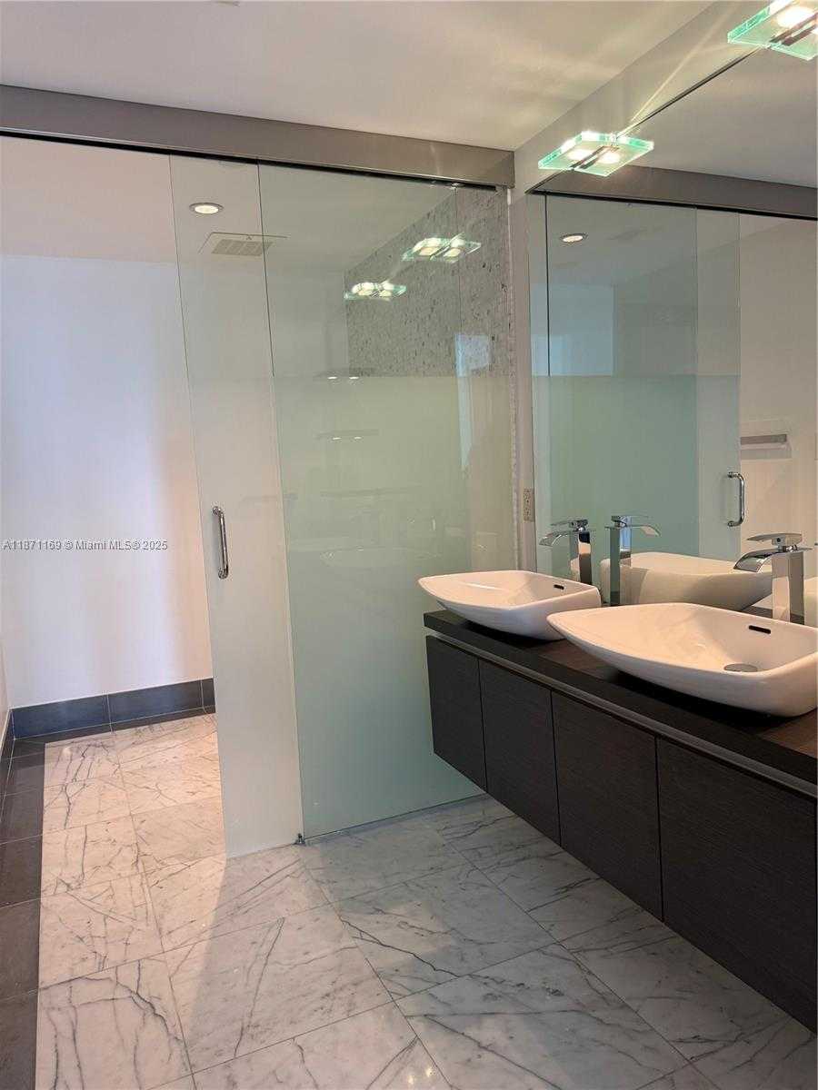 Small Image of 200 BISCAYNE BOULEVARD WAY #3109, Miami Number 17
