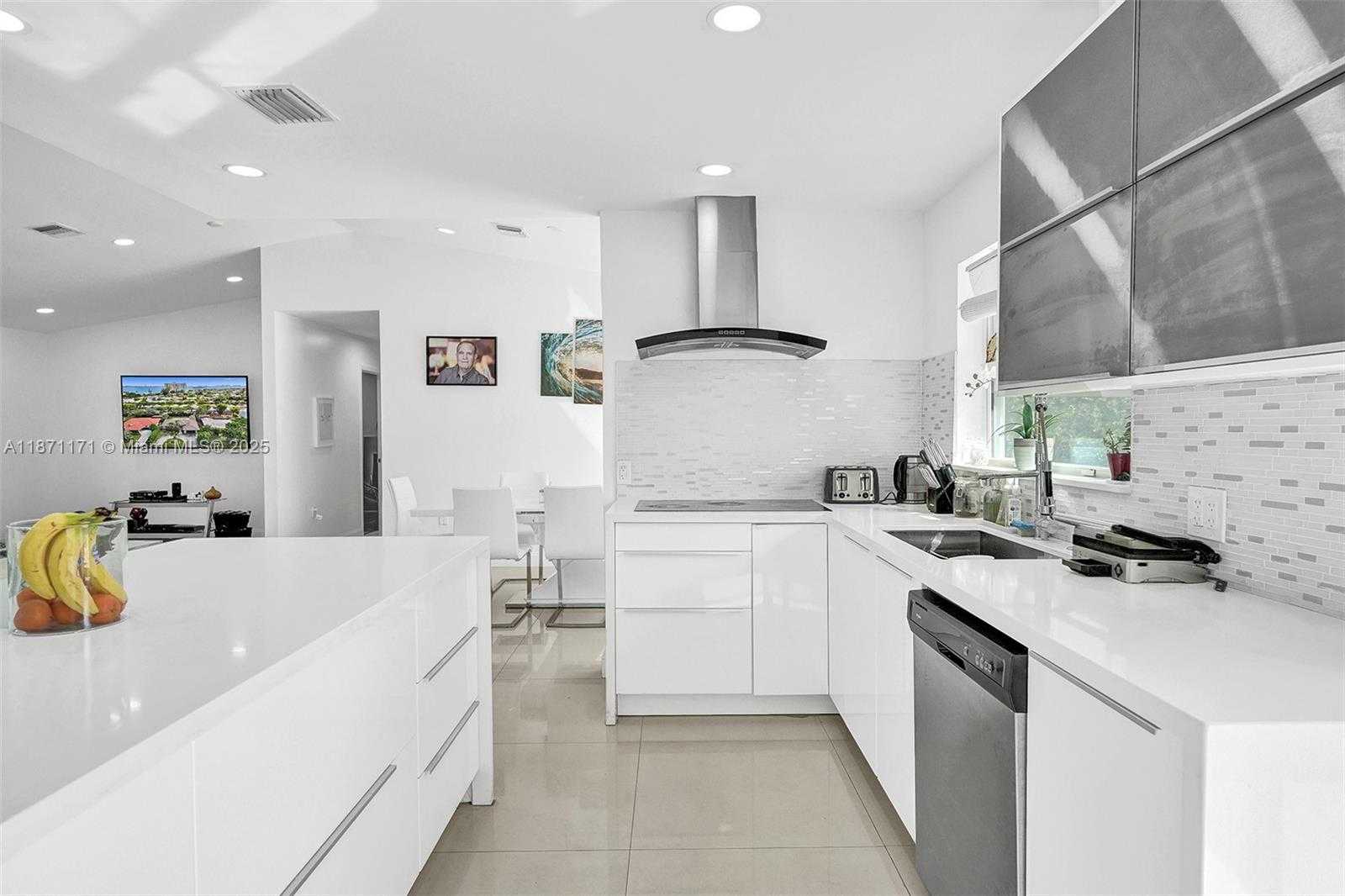 Small Image of 2190 NORTH EAST 122ND ST, North Miami Number 2