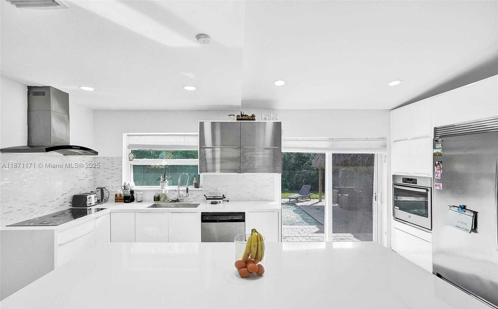 Small Image of 2190 NORTH EAST 122ND ST, North Miami Number 3