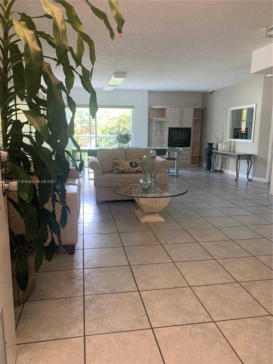 Small Image of 17800 ATLANTIC BLVD #206, Sunny Isles Beach Number 6
