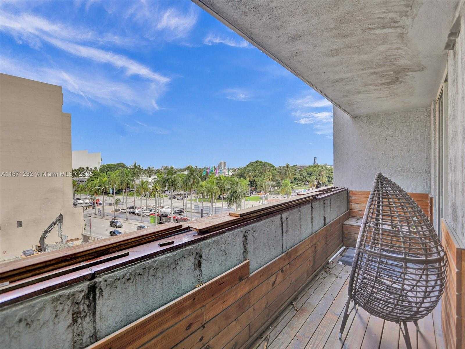 Small Image of 244 BISCAYNE BLVD #406, Miami Number 11