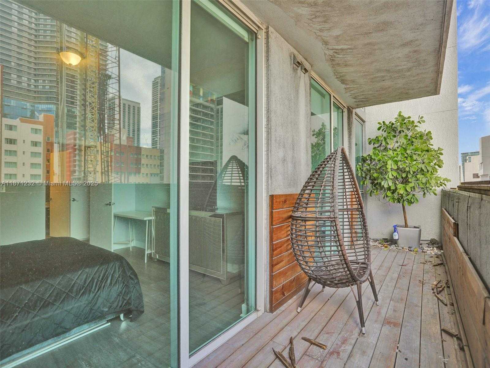Small Image of 244 BISCAYNE BLVD #406, Miami Number 13