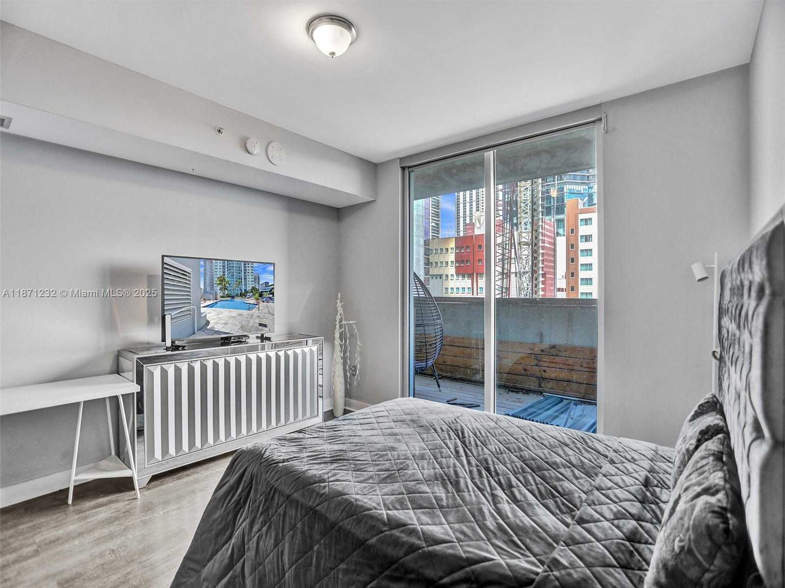 Small Image of 244 BISCAYNE BLVD #406, Miami Number 14
