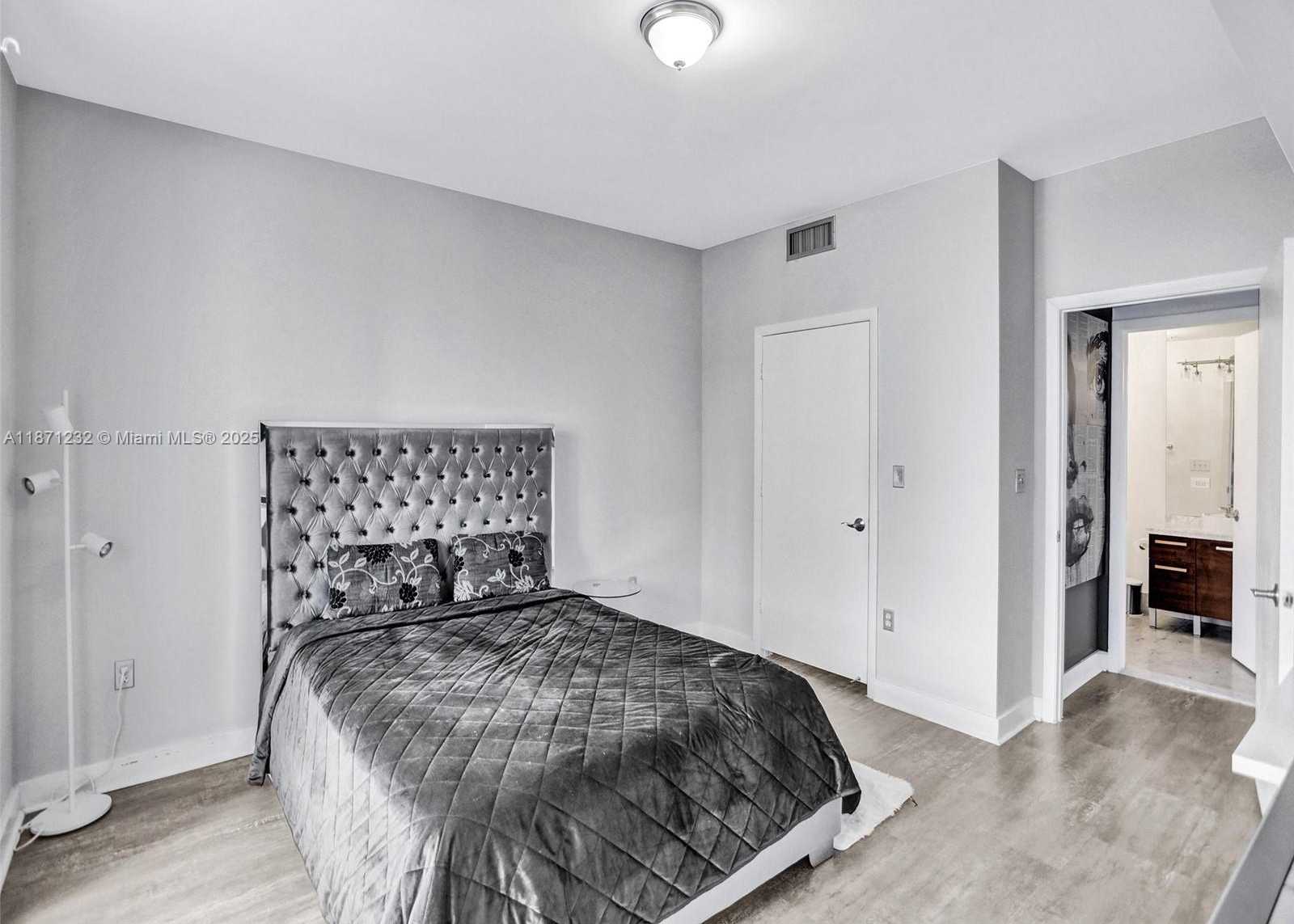 Small Image of 244 BISCAYNE BLVD #406, Miami Number 15
