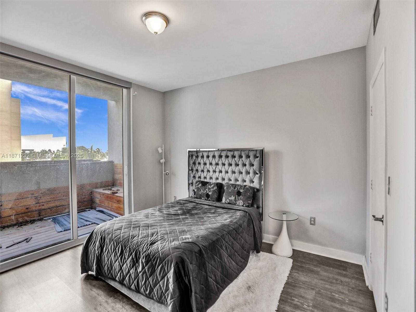 Small Image of 244 BISCAYNE BLVD #406, Miami Number 16
