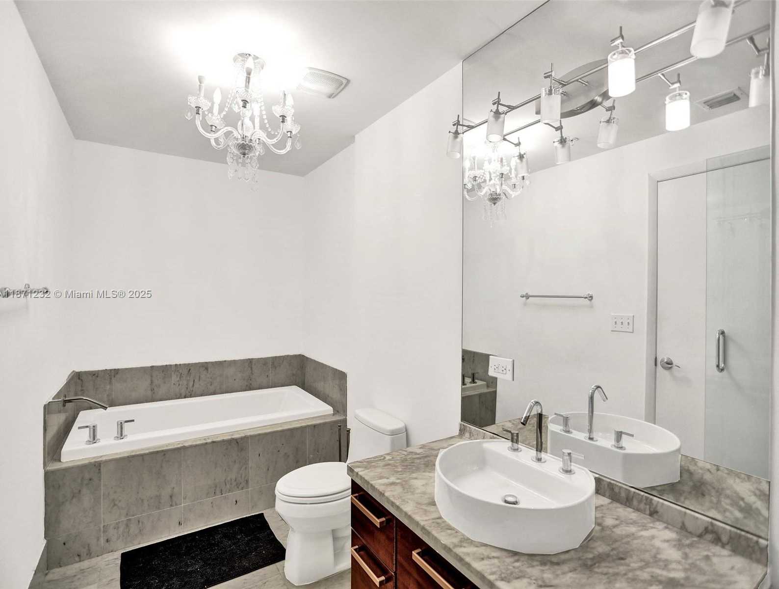 Small Image of 244 BISCAYNE BLVD #406, Miami Number 18