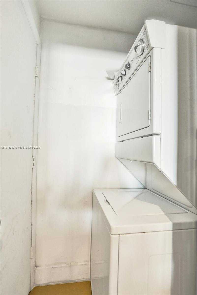 Small Image of 244 BISCAYNE BLVD #406, Miami Number 19