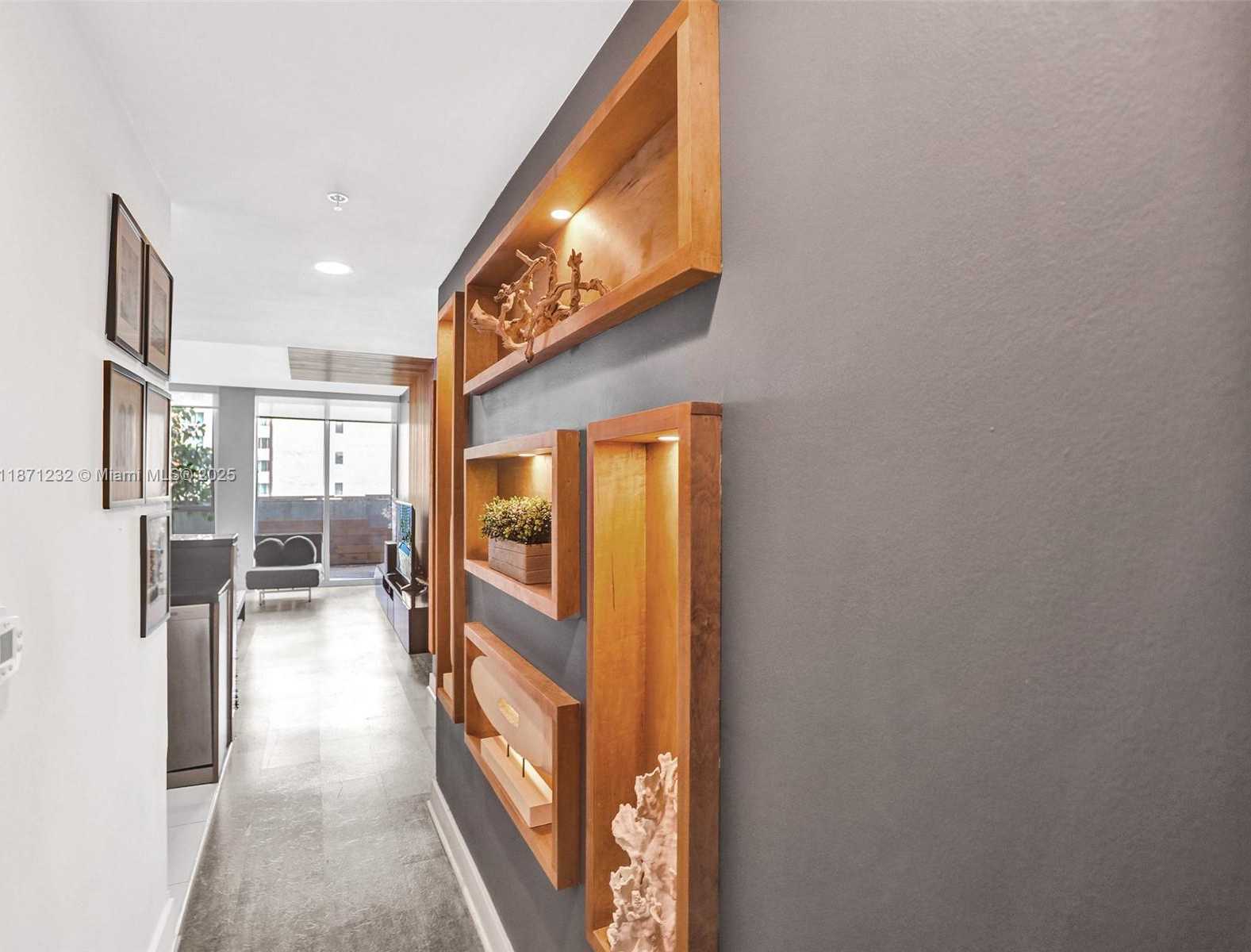 Small Image of 244 BISCAYNE BLVD #406, Miami Number 3