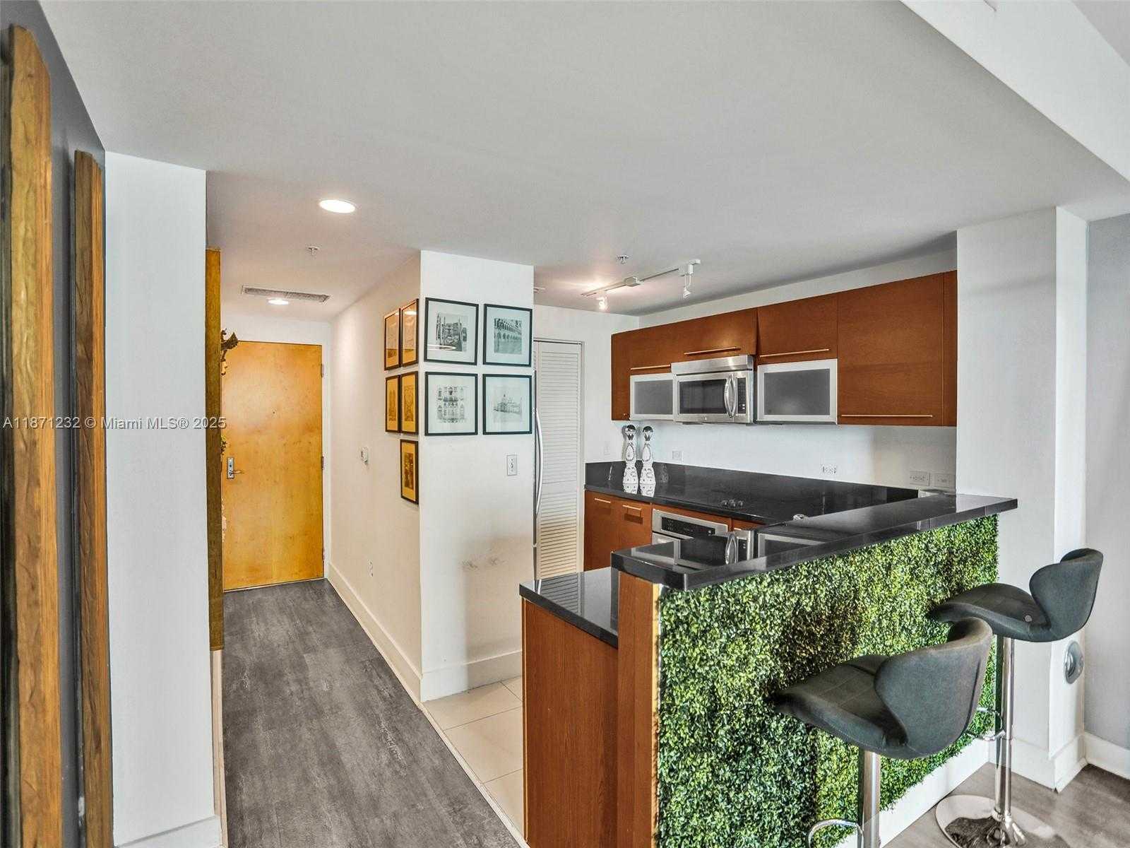 Small Image of 244 BISCAYNE BLVD #406, Miami Number 6