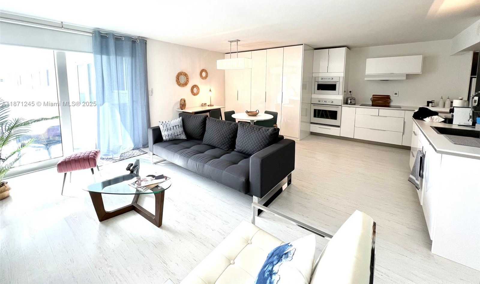 Small Image of 345 OCEAN DR #525, Miami Beach Number 3