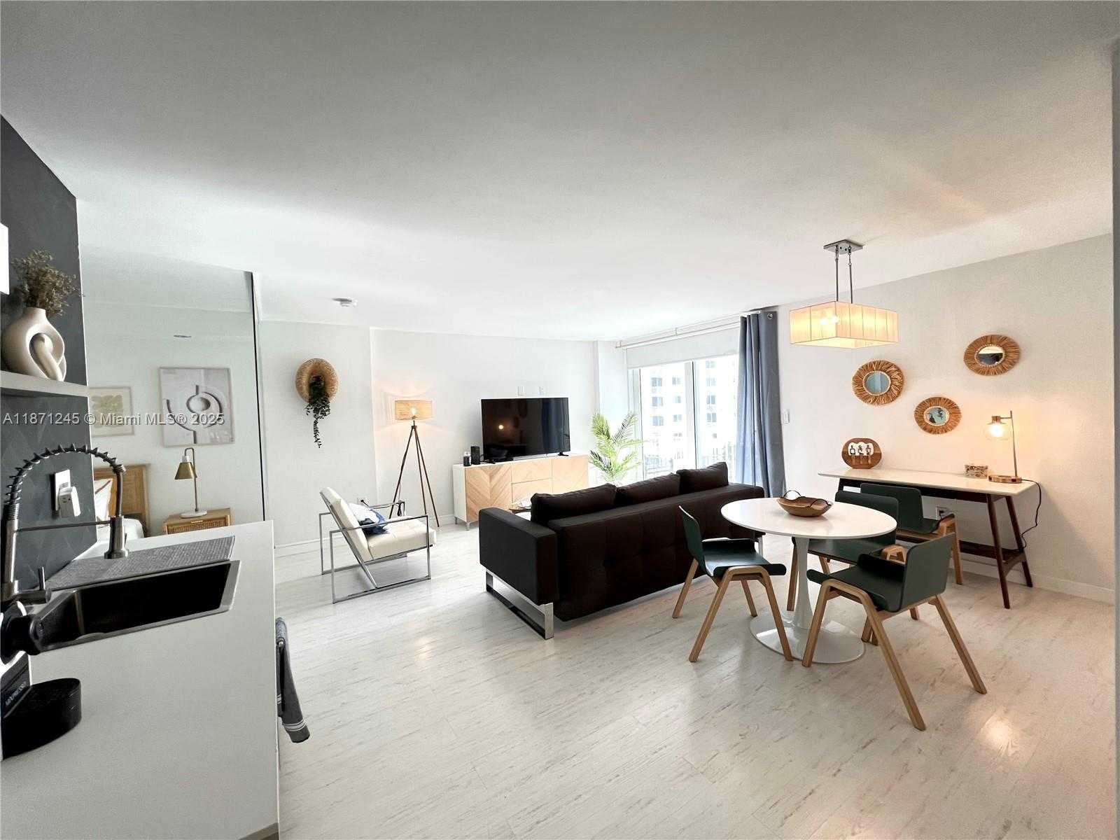 Small Image of 345 OCEAN DR #525, Miami Beach Number 4