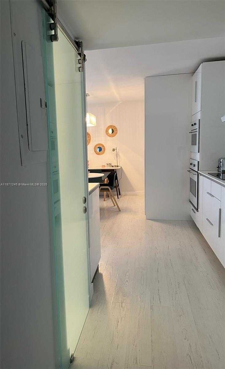 Small Image of 345 OCEAN DR #525, Miami Beach Number 6