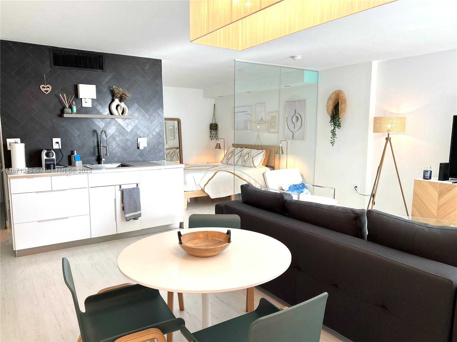 Small Image of 345 OCEAN DR #525, Miami Beach Number 7