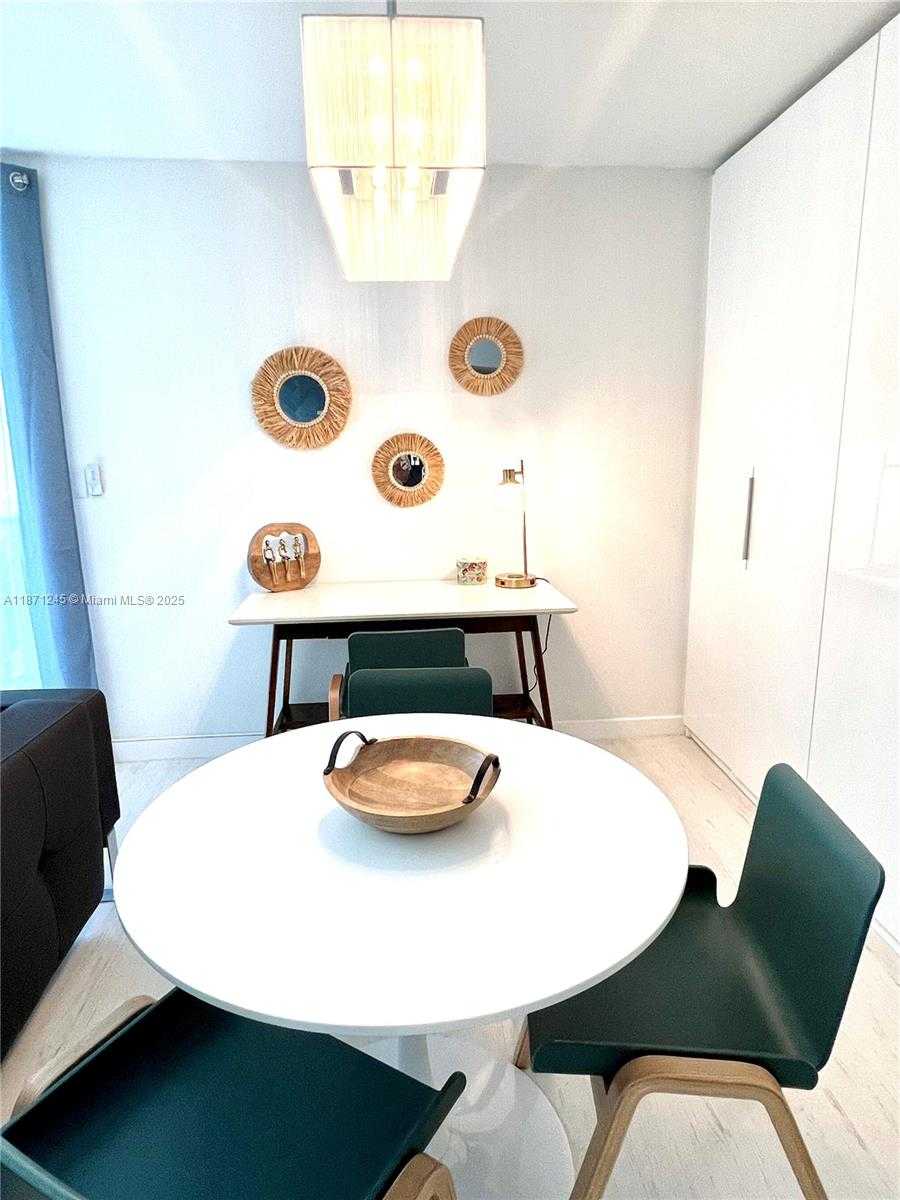 Small Image of 345 OCEAN DR #525, Miami Beach Number 8