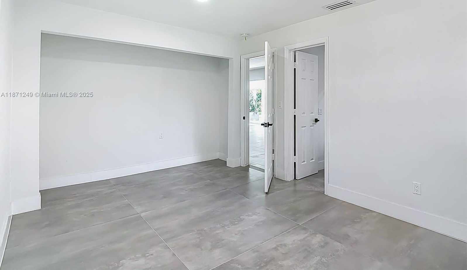 Small Image of 20001 NORTH EAST 21ST AVE, Miami Number 15