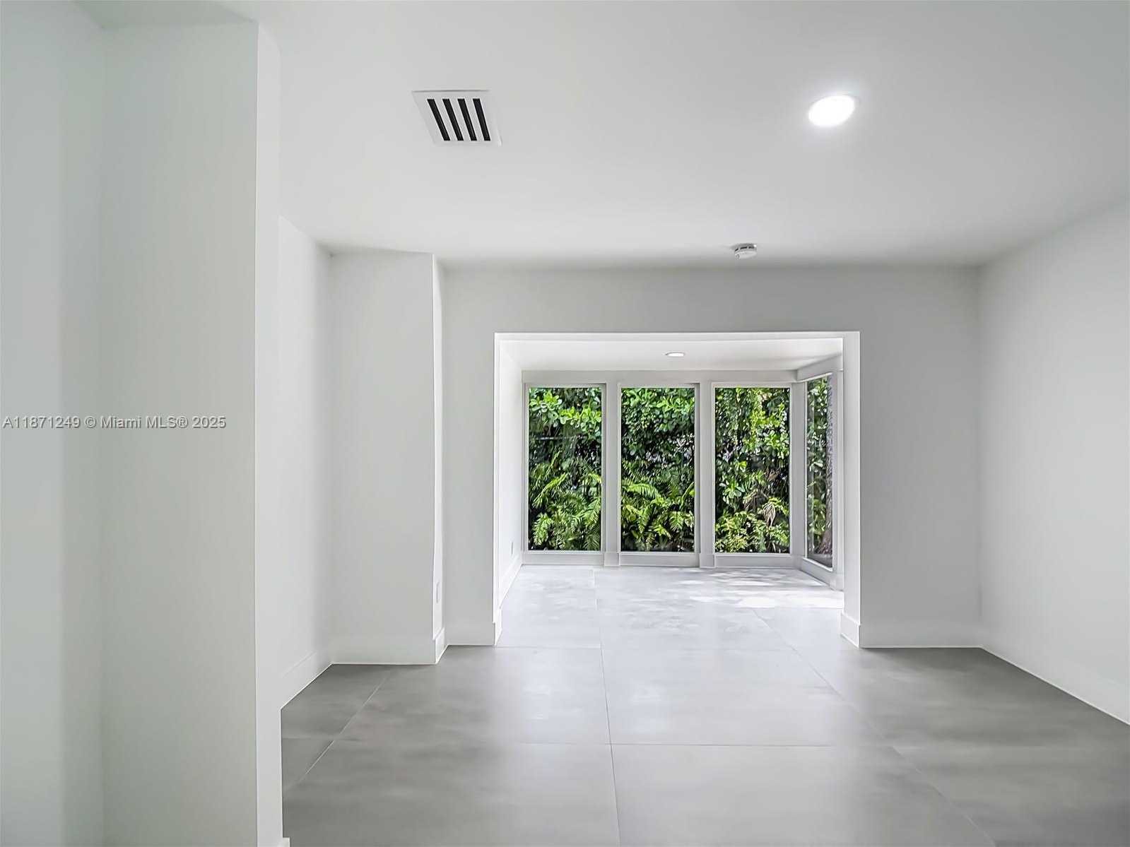 Small Image of 20001 NORTH EAST 21ST AVE, Miami Number 17