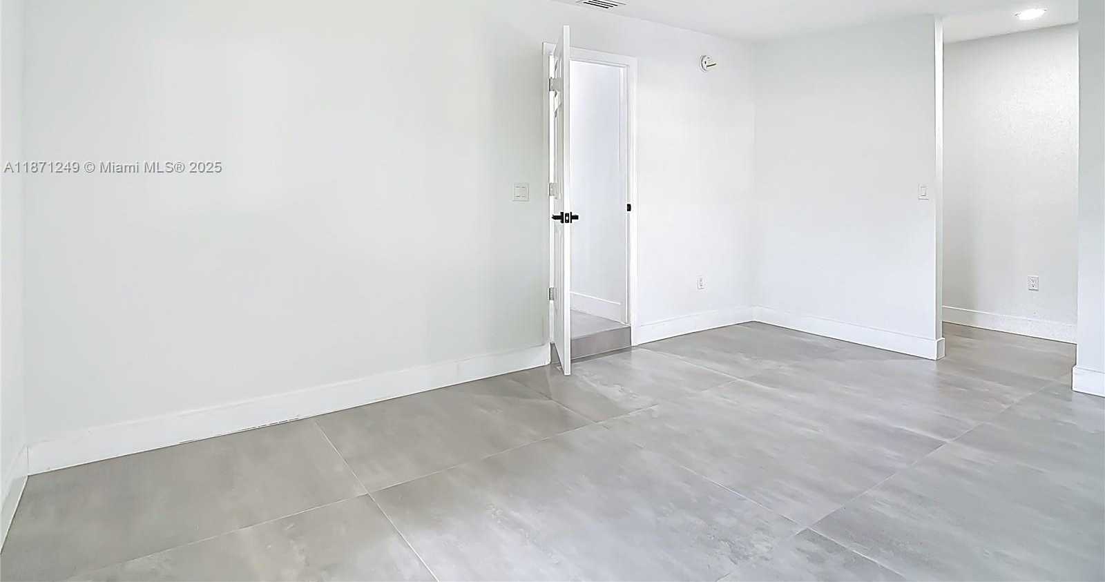 Small Image of 20001 NORTH EAST 21ST AVE, Miami Number 25