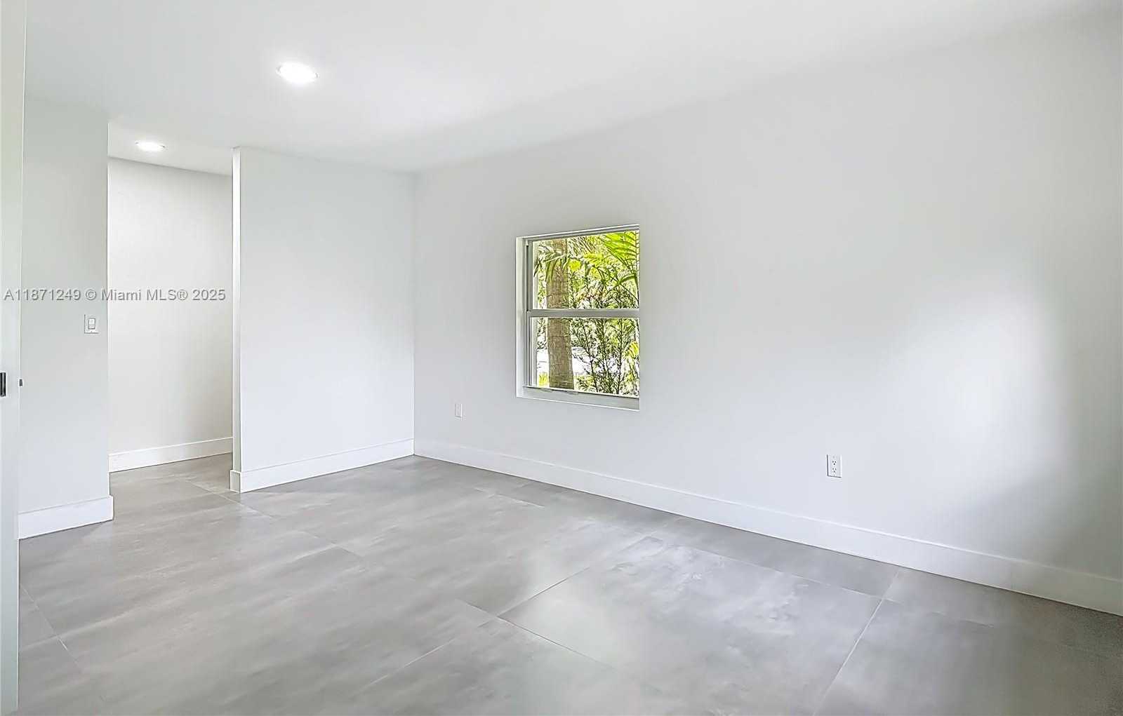 Small Image of 20001 NORTH EAST 21ST AVE, Miami Number 26