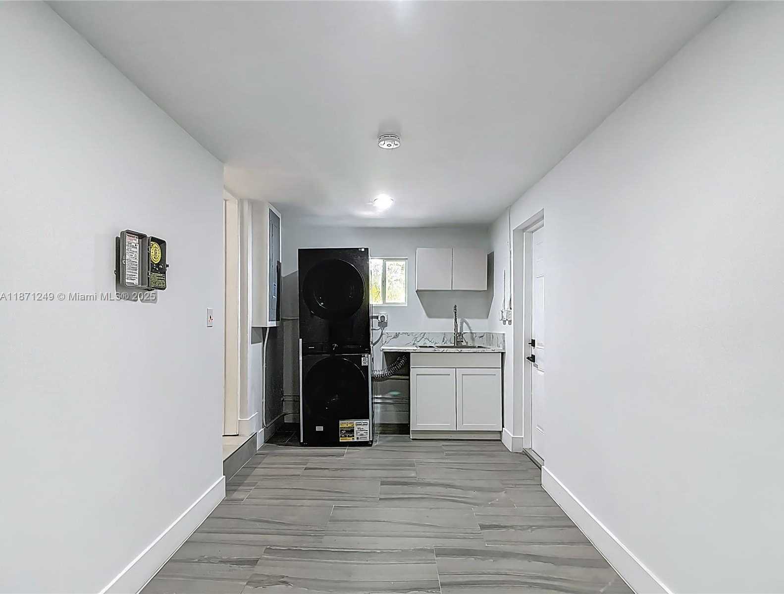 Small Image of 20001 NORTH EAST 21ST AVE, Miami Number 34