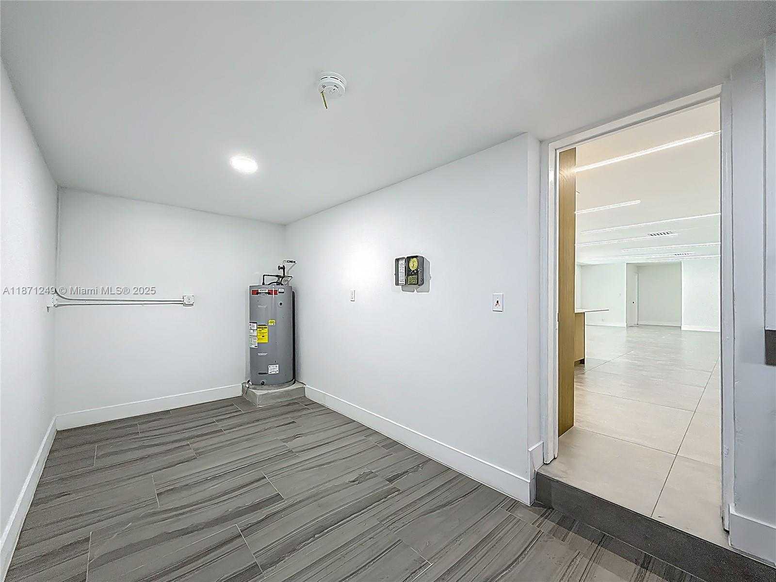 Small Image of 20001 NORTH EAST 21ST AVE, Miami Number 35